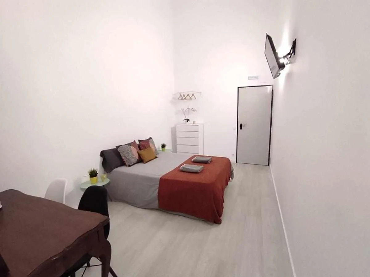Hostal Urban Basic L'Hospitalet de Llobregat 0*,